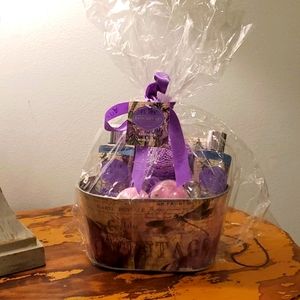 NWT, D'L XSPA 9 piece Spa Gift Tin, Lavender and Rosemary Scented